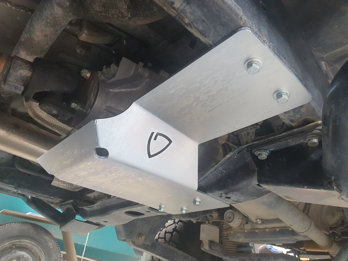 Toyota Landcruiser Transfer case guard VDJ 76/78/79 series