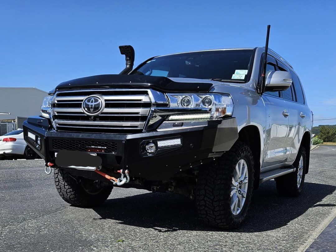 JUNGLE 4X4 BULL BAR TO SUIT TOYOTA LANDCRUISER 200 SERIES 2016-2021
