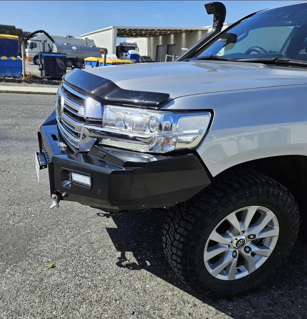 JUNGLE 4X4 BULL BAR TO SUIT TOYOTA LANDCRUISER 200 SERIES 2016-2021